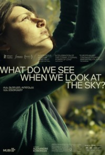 دانلود فیلم وقتی به آسمان نگاه می کنیم چه می بینیم؟ + زیرنویس فارسی
